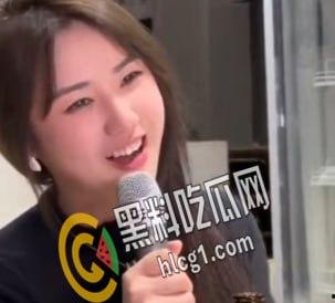 抖音爆大瓜！抖音千万粉丝网红 董赤赤 穿着白丝袜 露脸露点啪啪 果然微胖身材才是最好的炮架！-5