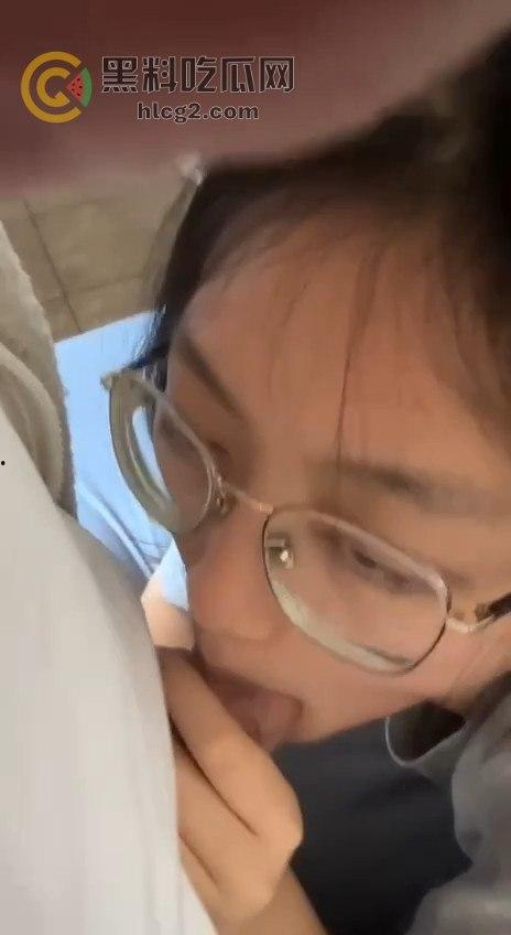 大一四川传媒舞蹈系妹子『张茜』反差魅力爆发！眼镜一戴瞬间让小哥JB起立-8