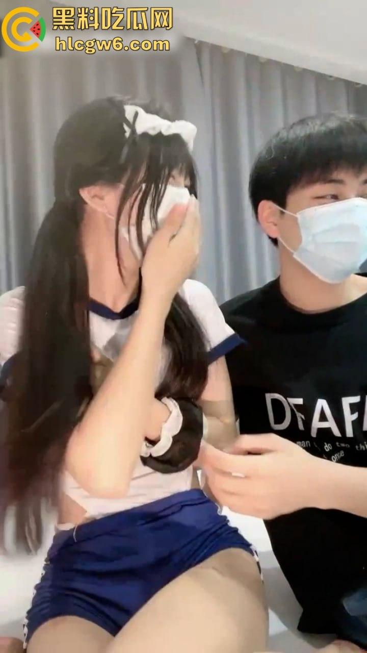 双马尾萝莉【陈小鱼儿】直播大战二男 双棍轮肏淫叫不止 爽到翻白眼-1