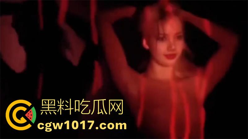 韩国尤物女爱豆Lisa，风马秀脱衣舞现场盗摄画面，以及彩排资源流出，资源绝版珍稀，偶像沦落成脱衣舞娘，这是露上瘾了？-6