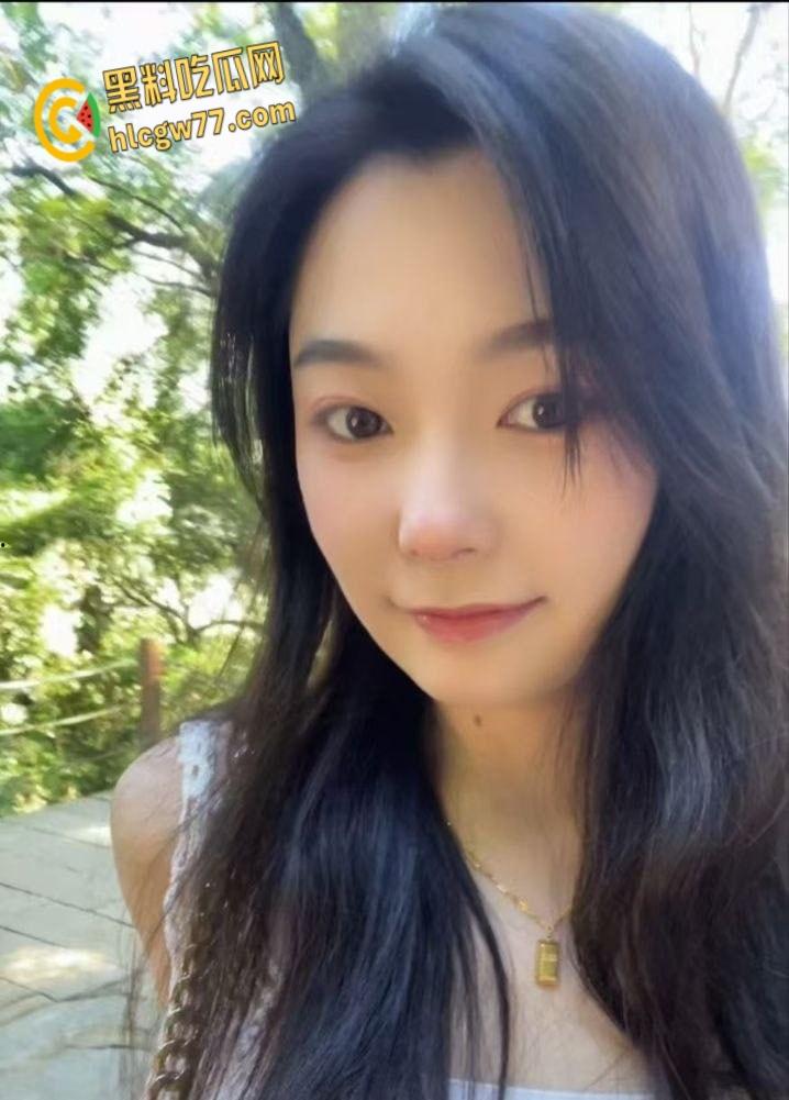 成都文职女神【王心萍】白天端庄晚上浪，偷情翻车私拍被曝光，火辣身材表情真诱惑 !-1