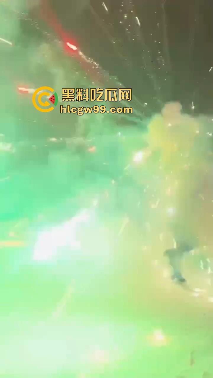 黑龙江伊春两妹子玩穿天猴玩出嘴喷烟火，质量太好不飞反炸，硬吃整波伤害，嘴吐青烟成人形烟花！-10