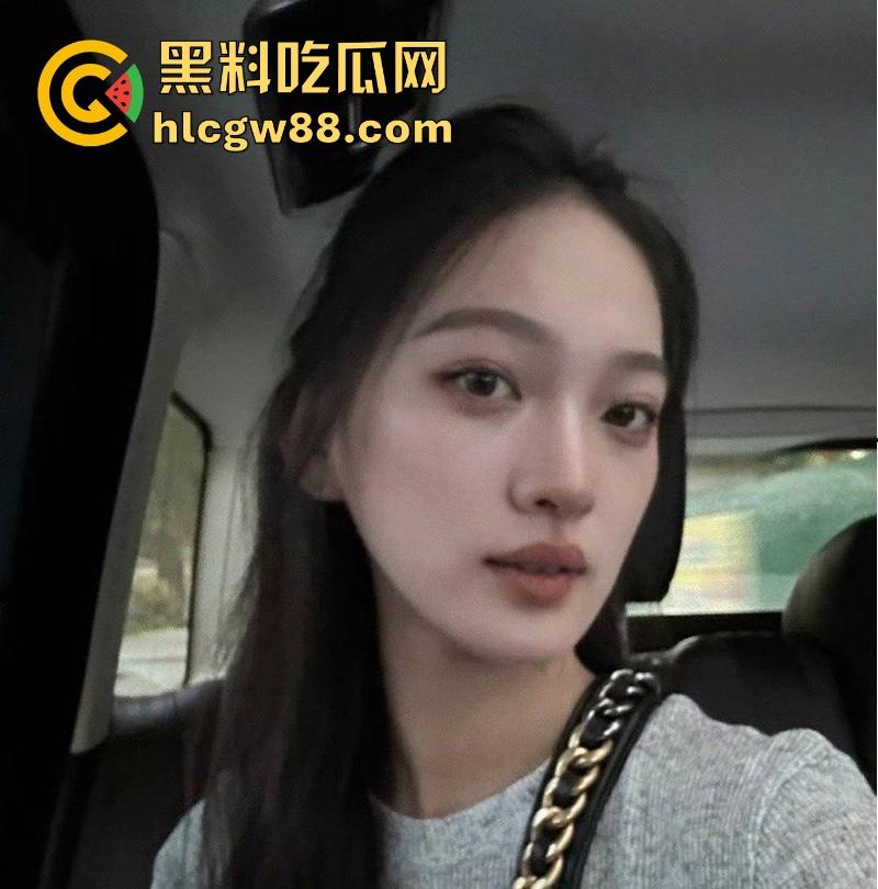 陈翔六点半女演员【王妍】被曝光下海做外围 露脸实拍全裸自慰福利 内容炸裂！-5