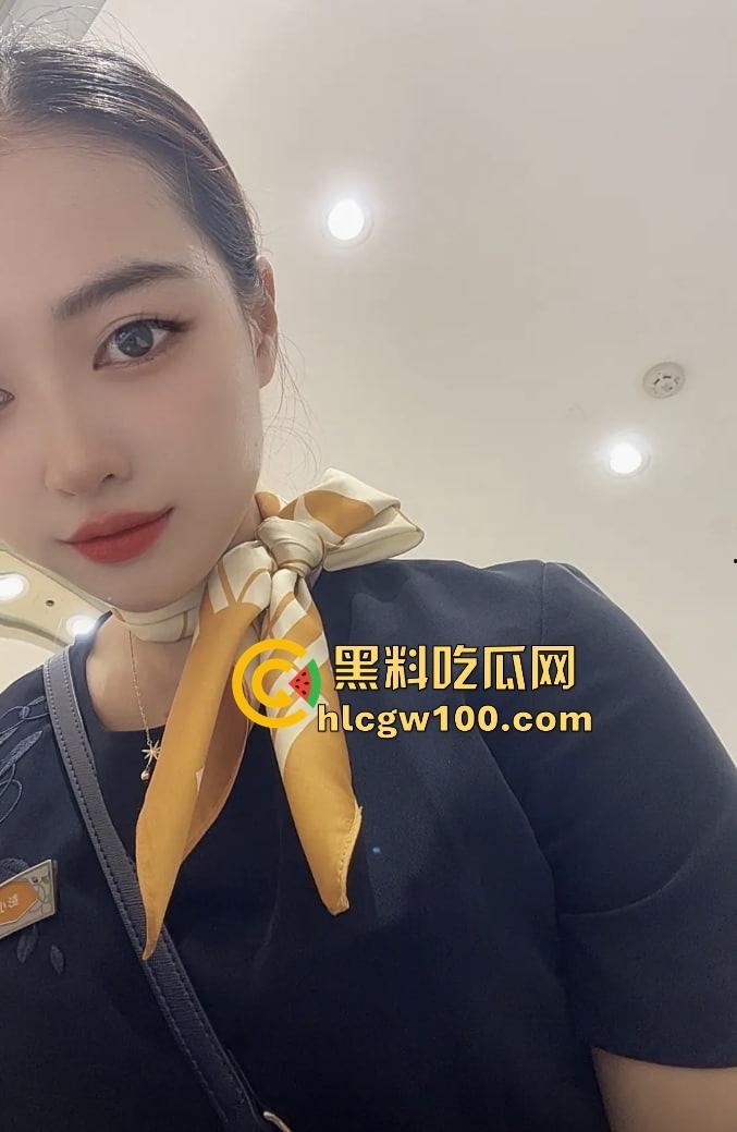 经济萧条珠宝销售卷疯了,周六福销售全裸卖珠宝,胸前两个钻石贴画遮羞,这销冠要是拿不到只能怪本钱太小!-3