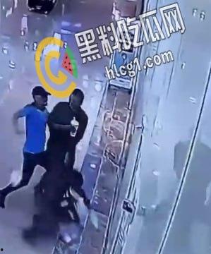 巴勒斯坦男子 在以色列北布城市卡梅尔的商场中行刺两名以色列士兵 随后被步枪扫射打死-3