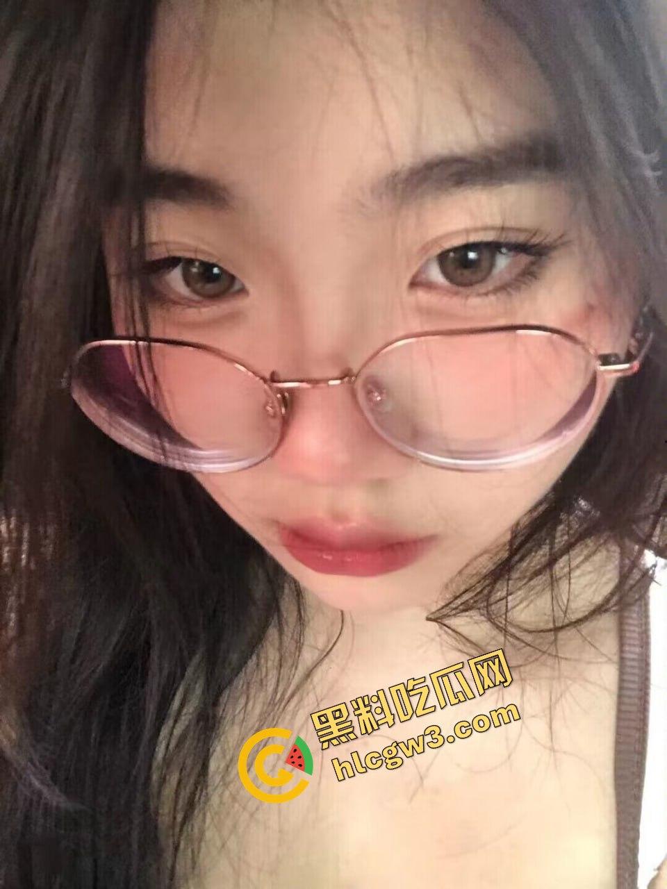 福建艺术职业学院舞蹈系大雷骚货【袁琪琪】花纹情趣黑丝趴跪爆插骚逼！独家流出！-4