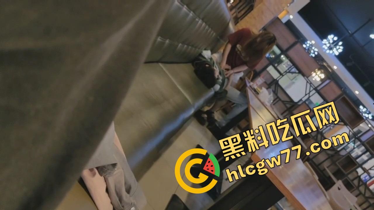 东莞开放大学食堂直接开干，女主餐桌下狂舔猛吞，吃上头当场骑脸开操，全程无视路人只顾自己摇摆！-10