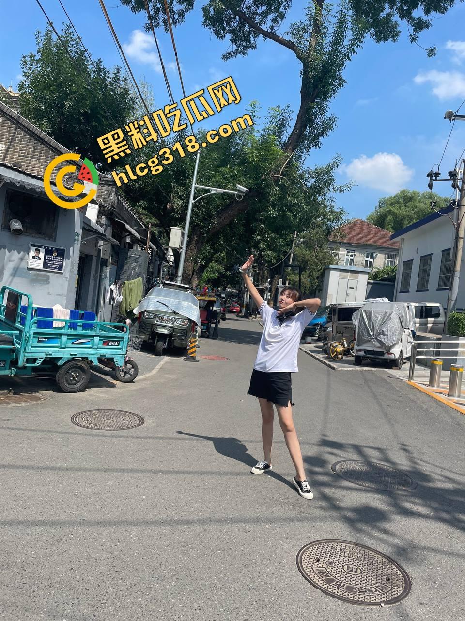 西安培华学院『赵露媛』火车上撕烂牛仔裤被爆操，女大坐车出游直接坐上男友鸡巴，全程自拍记录高潮表情！-6