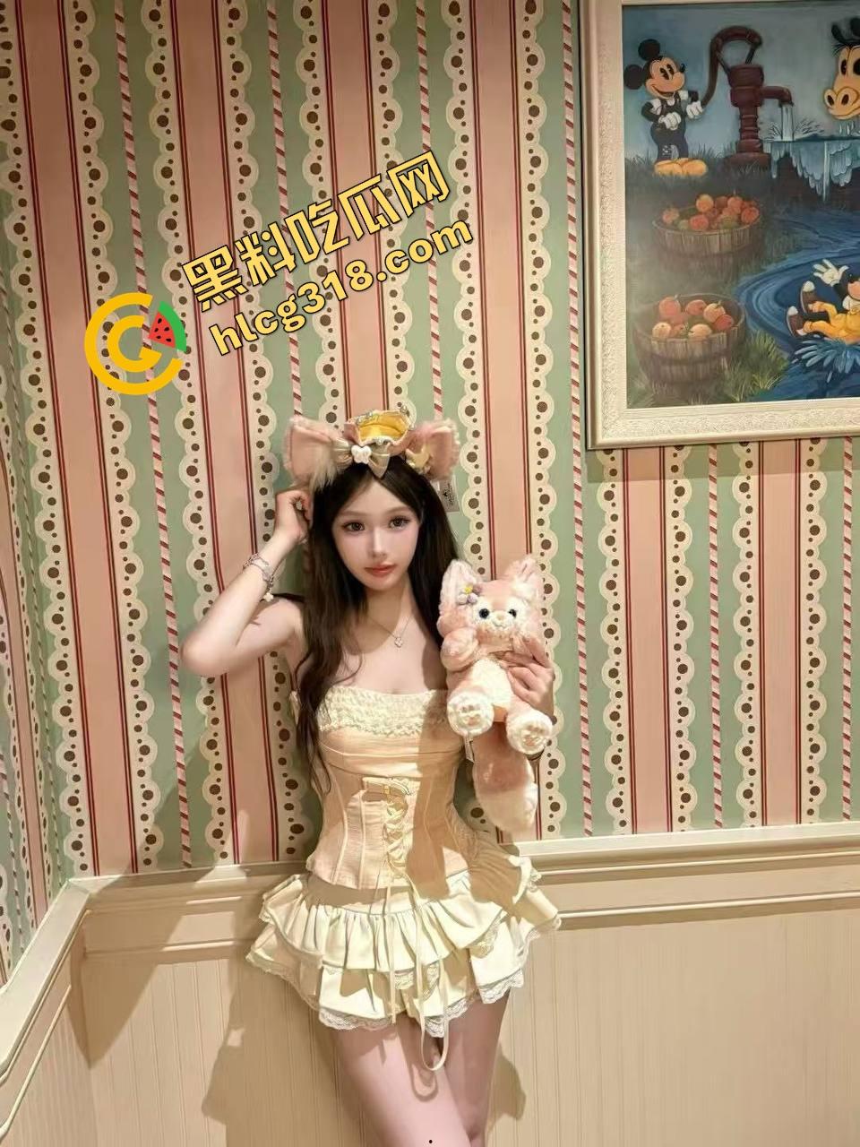 西安培华学院『赵露媛』火车上撕烂牛仔裤被爆操，女大坐车出游直接坐上男友鸡巴，全程自拍记录高潮表情！-9