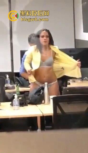 自由美利坚警察牛得飞起 纽约警局偷情打炮不遮掩 办公室直接脱衣大战  这是警局还是OF拍摄棚？-8