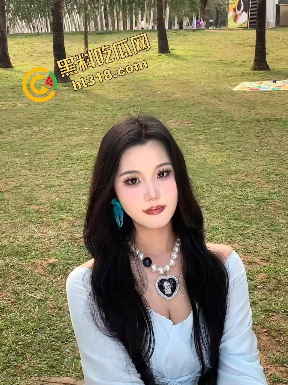 女友出差我带她闺蜜回家,小骚逼喝多还玩手机不让操,直接撕开内裤无套硬上,一插进去立马变乖了!-1