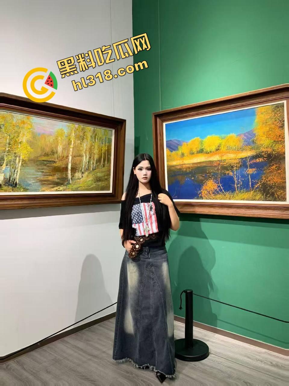 女友出差我带她闺蜜回家,小骚逼喝多还玩手机不让操,直接撕开内裤无套硬上,一插进去立马变乖了!-4