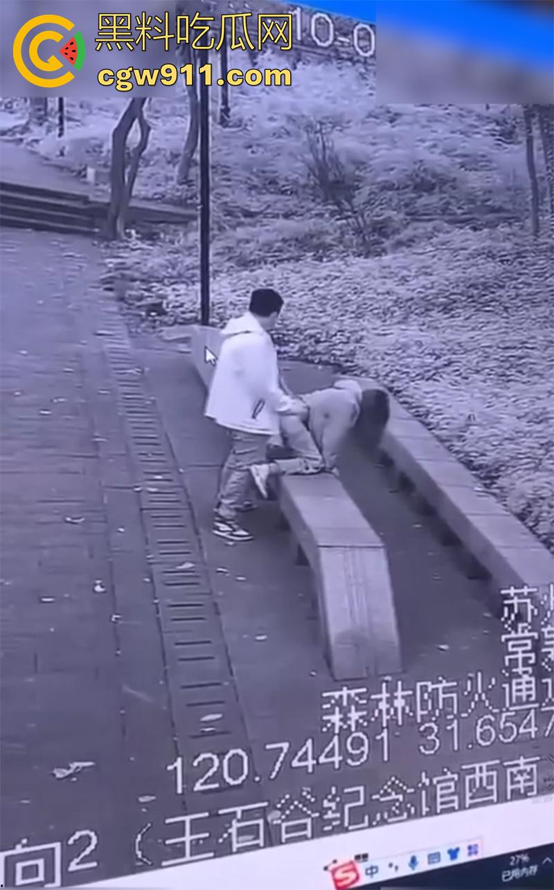 户外野战竟被森林监控拍下,常熟虞山森林防火指挥中心,大屏上演活春宫,这偷情真会找地方啊!-7