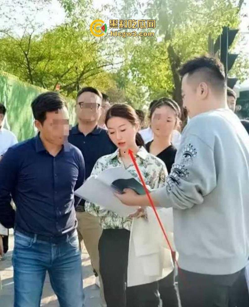 南昌市红谷滩城投资董事长【鞠雅】被双开 肉身开路女干部果然能干!鞠雅办公室骑领导不雅视频流出-4