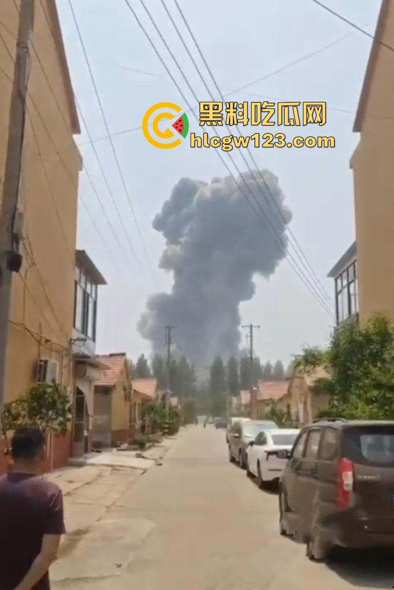 山东高密 一杀虫剂化工厂发生大爆炸 导致不明气体泄漏 现场浓烟滚滚遮天蔽日！-6