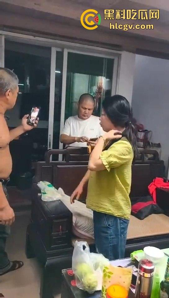 男子骚扰别人家儿媳妇，结果公公直接找上门！据说还是个老师，这年头老师都这么饥渴？-6