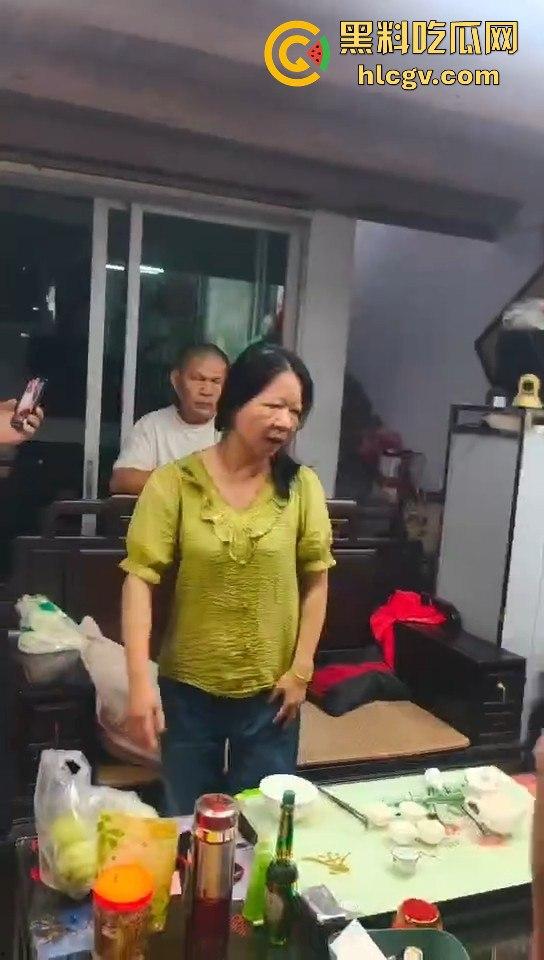 男子骚扰别人家儿媳妇，结果公公直接找上门！据说还是个老师，这年头老师都这么饥渴？-9