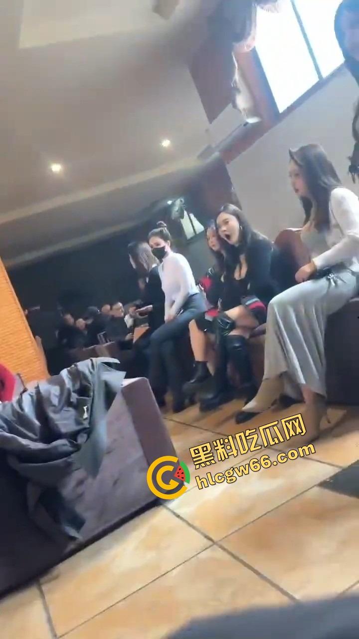 绵阳大青龙曝光，舞厅全关它还顶楼海选200一炮，出租车排百米，开房现场像炮展会！-3