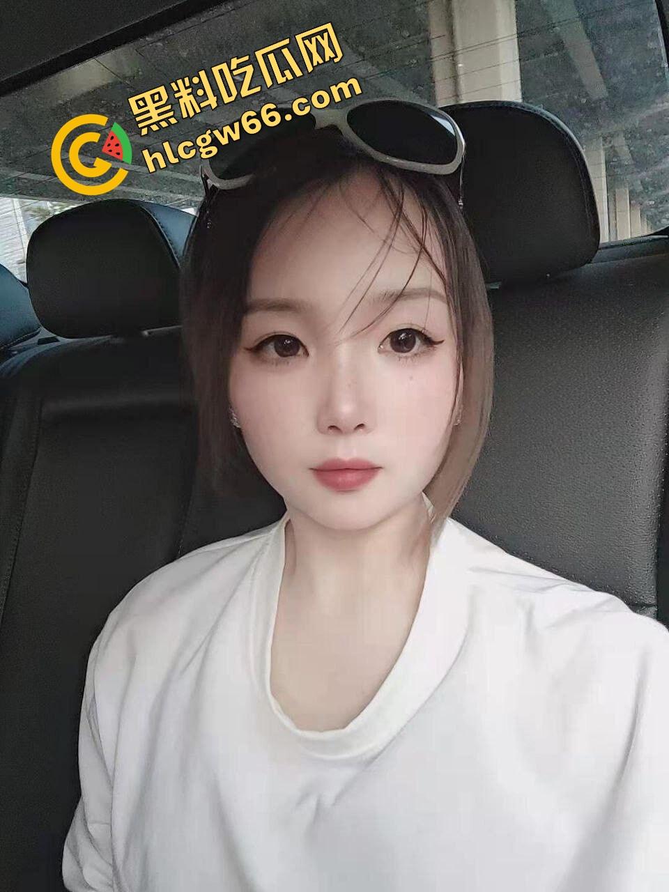 昆明骚货【闫冰冰】27岁汽车销售，已婚不戴套偷干，穿职业装搞到喷水，屁眼湿得反光!-3