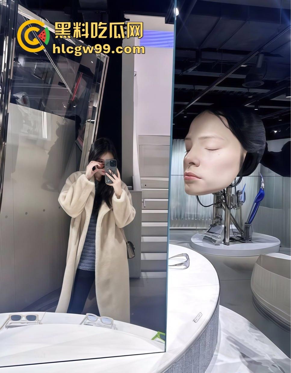 南航高颜值极品空姐【苏楠楠】被曝私底下是母狗一条， 与头等舱的金主爸爸约炮穿制服被干的嗷嗷叫！-8