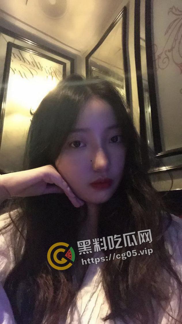 瓜友投稿！自己女神被猪拱了 因爱生恨将其视频流出  甜美妹子被肥猪暴击 惨叫连连-5