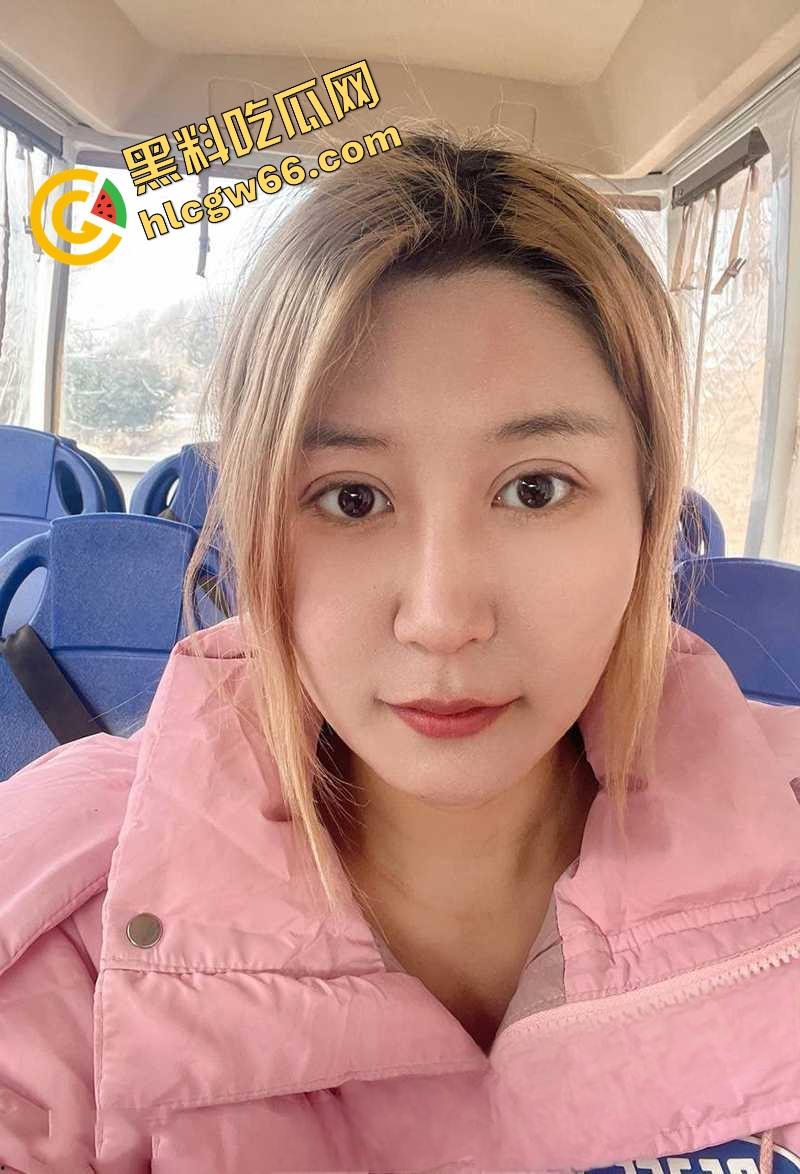 郑州美女DJ【吴曼嘉 】开房全程被操爆无套内射，小穴无毛浓精横流，渣男边操边骂她是浪狗！-1