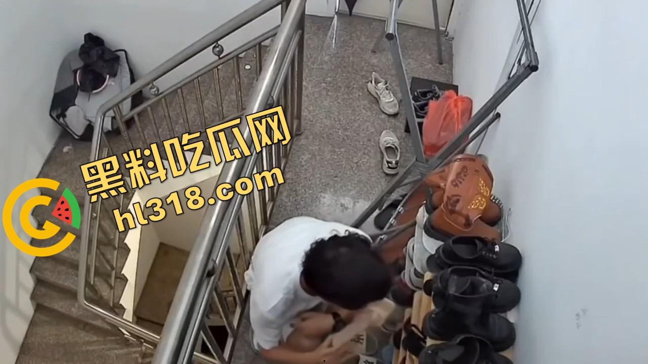 群友深夜迷恋玉足，结果踩进天罗地网？监控一开，真相比脚香还刺激，结果全群看了个全景4K还带声！-7