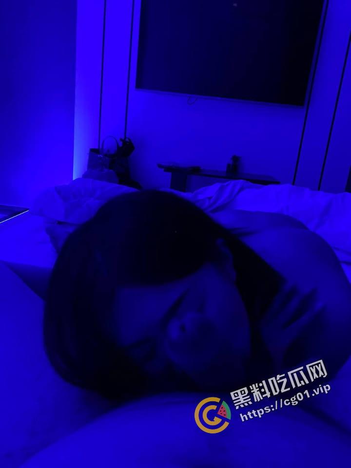 贵州维也纳酒店前台 夏心仪 时间管理大师 同时出轨领导和同事 还能勾搭客户 被爆光不雅视频！-8