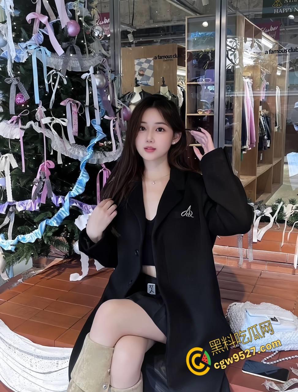 M属性的母狗姐姐正收拾屋子，强推捆绑蒙眼调教，弟弟坚硬肉棒对着肥美翘臀疯狂输出，操得姐姐潮喷不止！-1