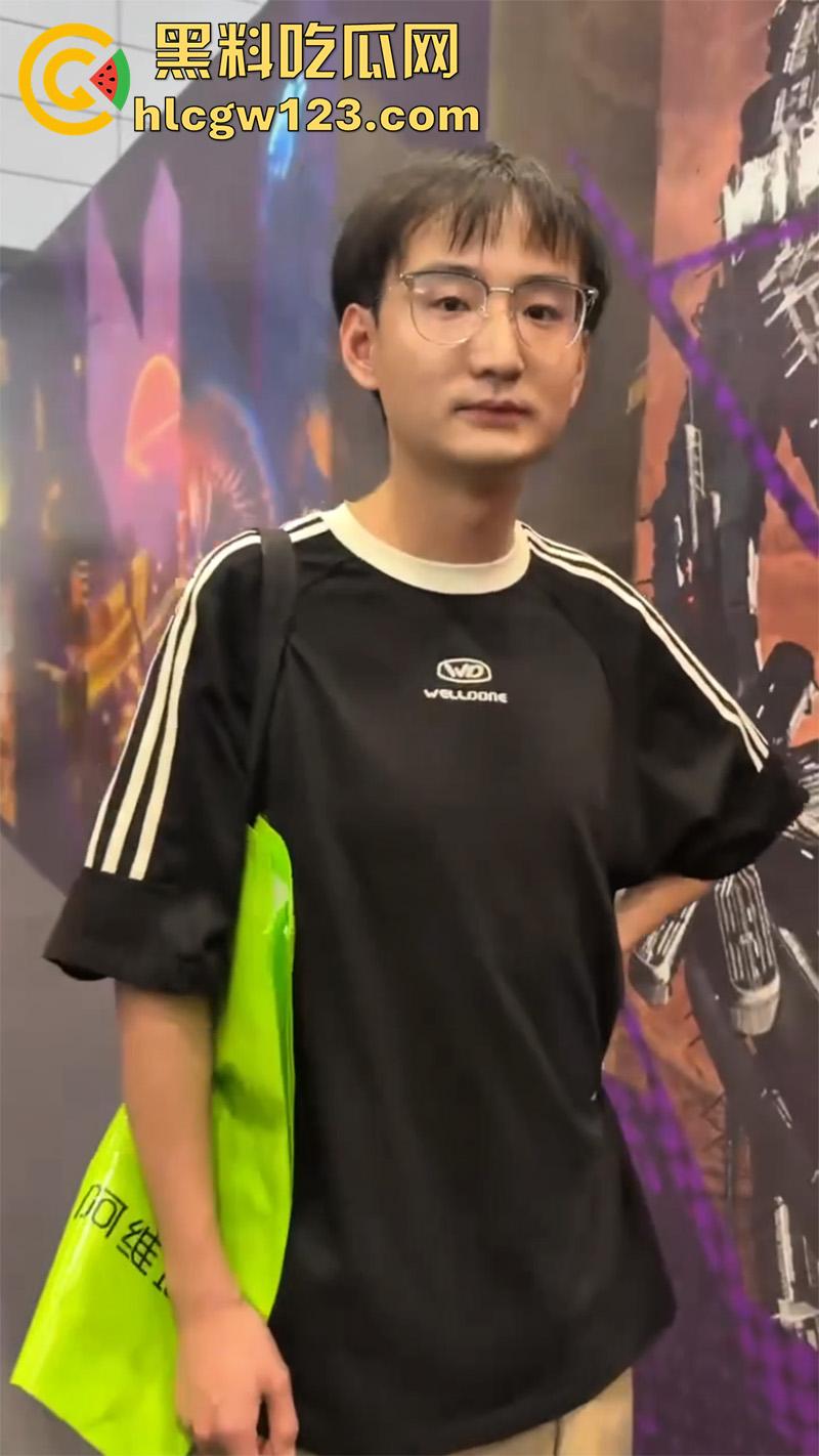 肘击猥亵袭胸大师,冒充摄影师咸猪手摸奶,结果翻车被抓,视频拍下全过程,还真是够猥琐呢!-5