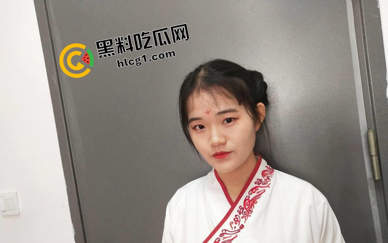 临沂大学乖巧学妹被学长PUA 粉嫩小穴初开苞 直呼太粗了有点疼-2