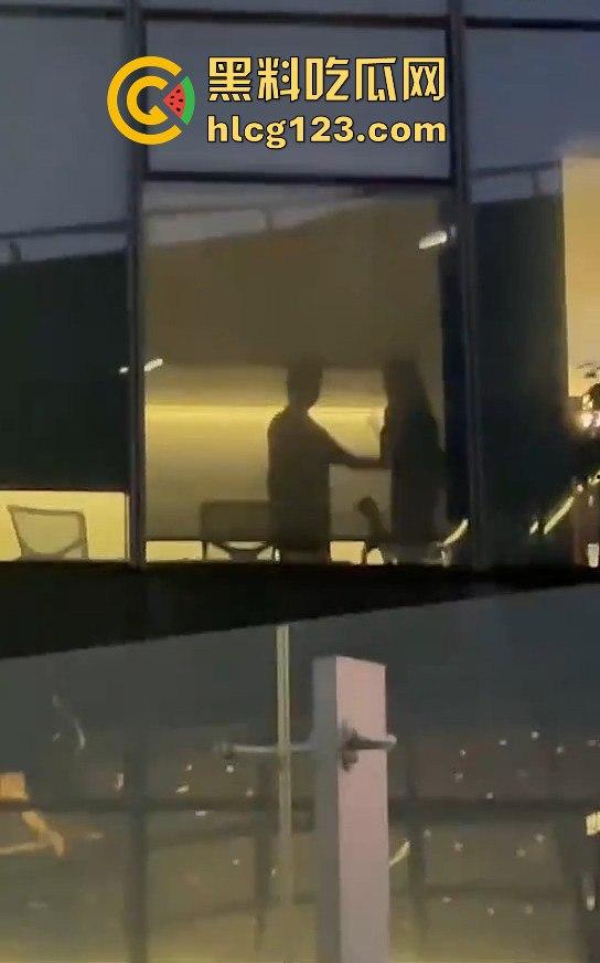 腾讯大厦38楼会议室变炮房！加班加到直接开干，楼下吃瓜群众围观全程！-13