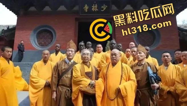 一手姑娘一手经，少林寺住持『释永信』不负如来不负卿，搂着美人念佛经，51个情人174个私生子！-20