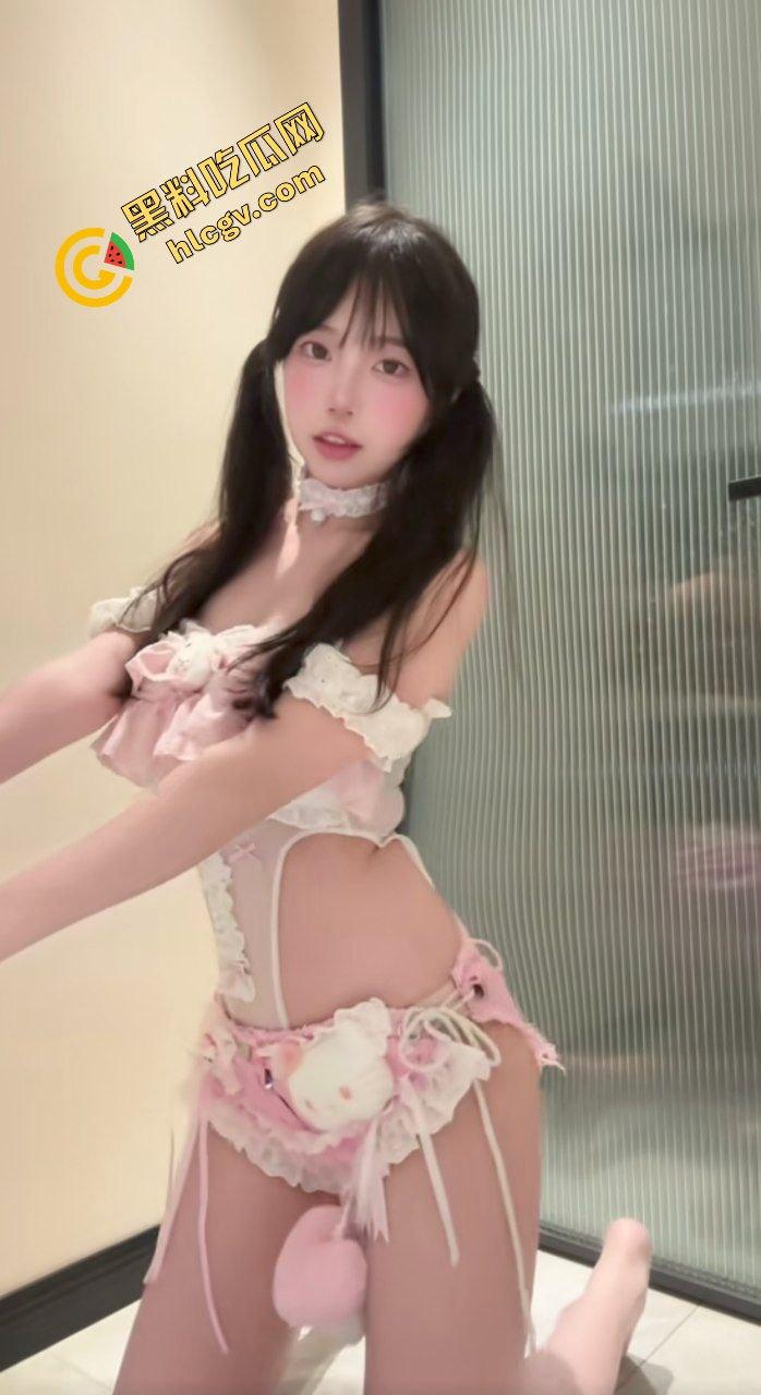 抖音百万粉丝擦边网红骚鸡『狼狼喵』与大哥房间激情做爱 付费视频外泄！独家流出！-2