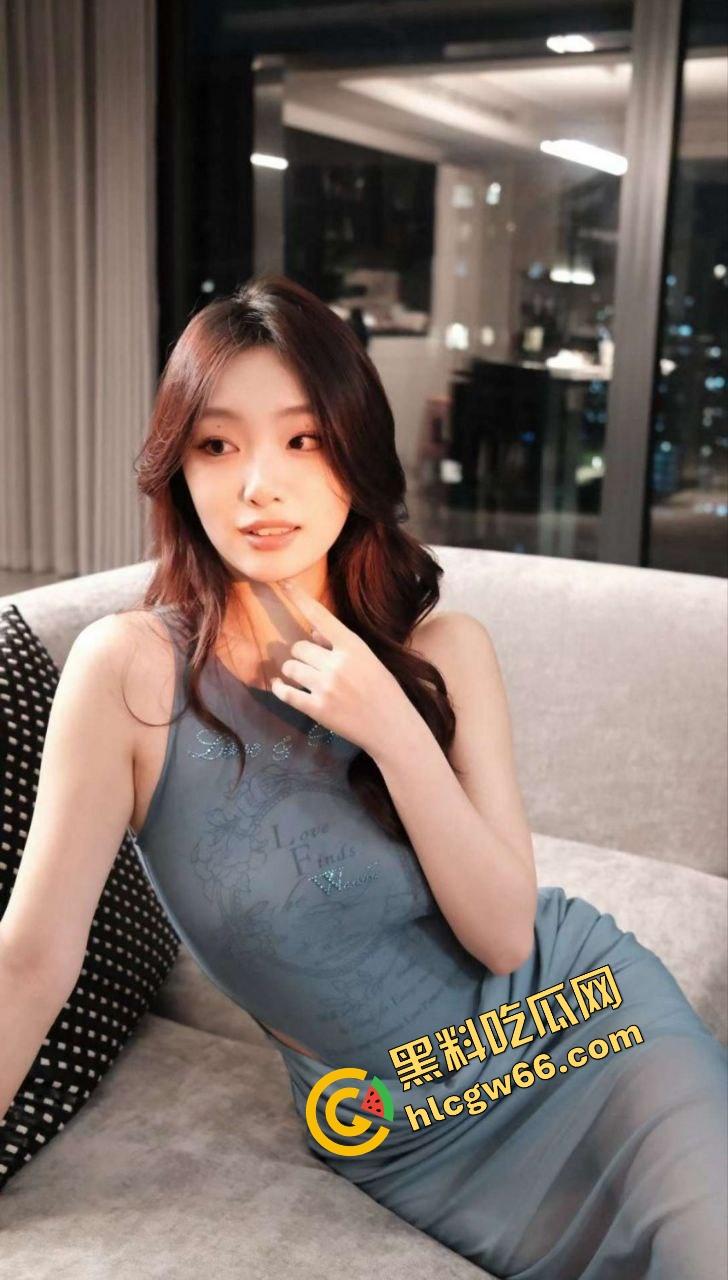 湖南大学清纯女【王丽】被操成狗,男友暴力口交多姿势爆操,小穴夹得死死,贱叫声听了就想操!-2