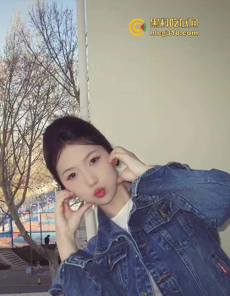 湘潭大学油画系学妹【李瑶瑶】高颜值巨乳小妹，脸穴同框超级反差，稚嫩少女被男友调教成极品淫娃！-1