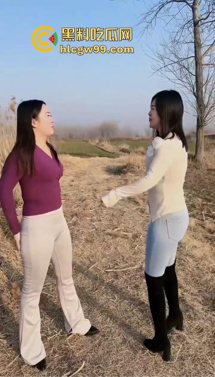 河南新蔡县陈店村的少妇绝了,大长腿性感身材,这娘们太会玩,农村生活比城里还刺激,选谁都香爆了!-3