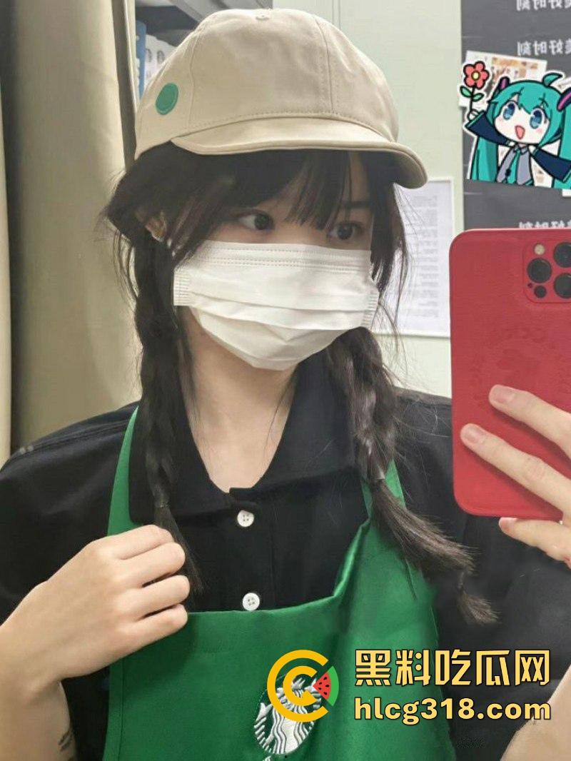 广西大学大一学妹【林依连】短裙白袜教室上演激情自慰，清纯贫乳通体娇嫩 ，紧致小穴让人浮想连篇！-2