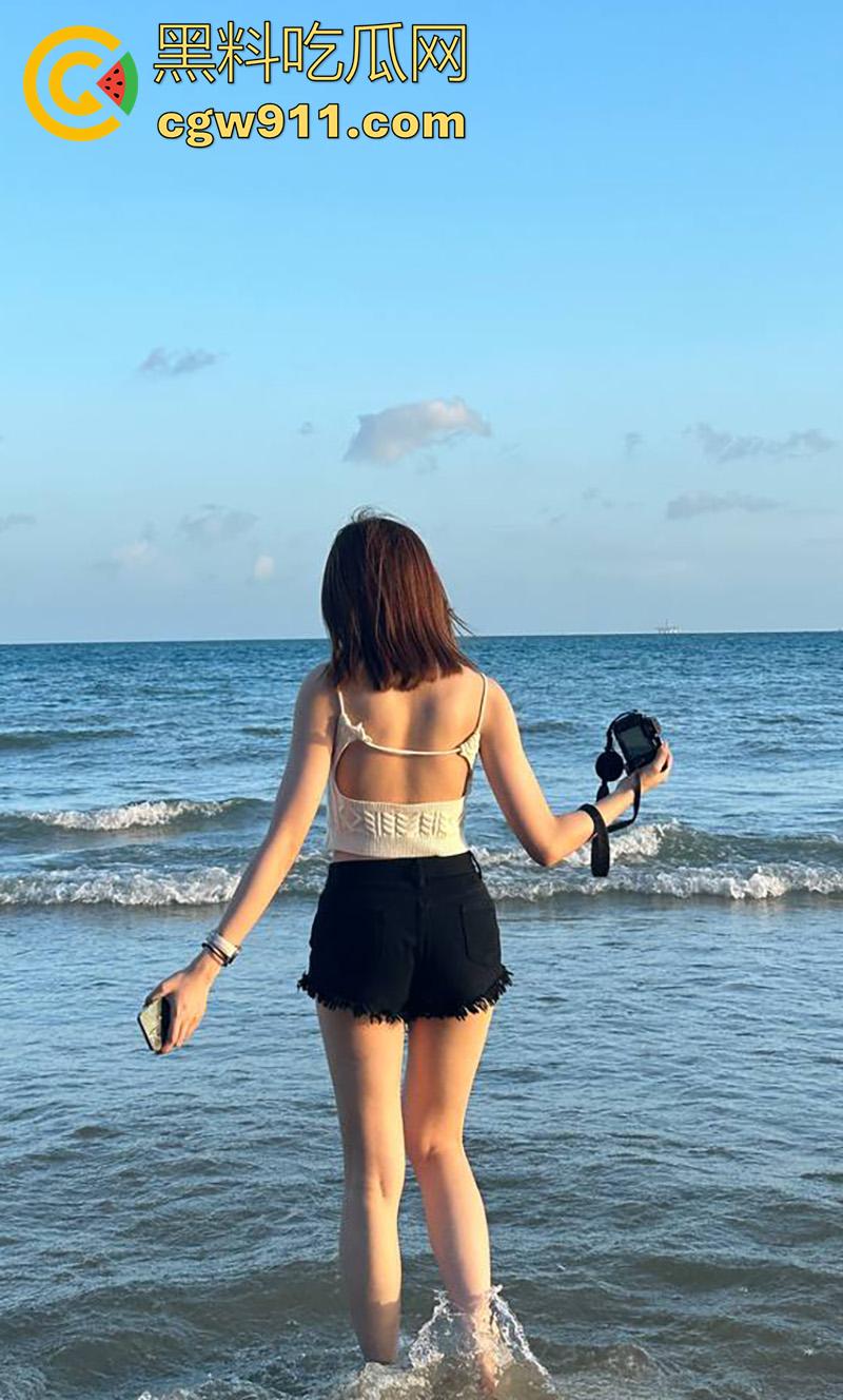 大连艺术学院【周韩雅】，身材极品美腿修长，被土豪包养穿诱人黑丝，酒店扛腿打桩爆操！-10