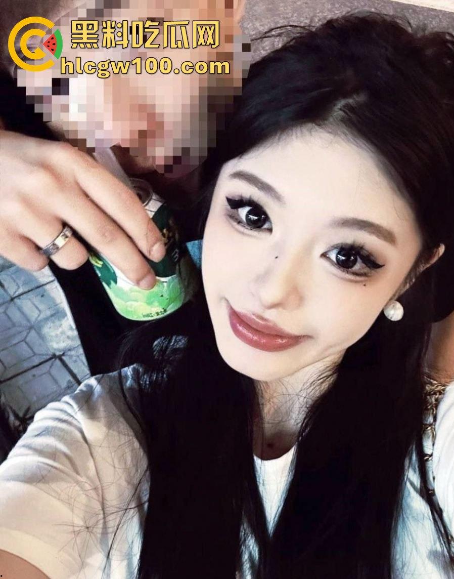 重庆高颜值外围女神【余然然】性爱视频曝光，有钱真好随便玩弄这些反差骚货。-1