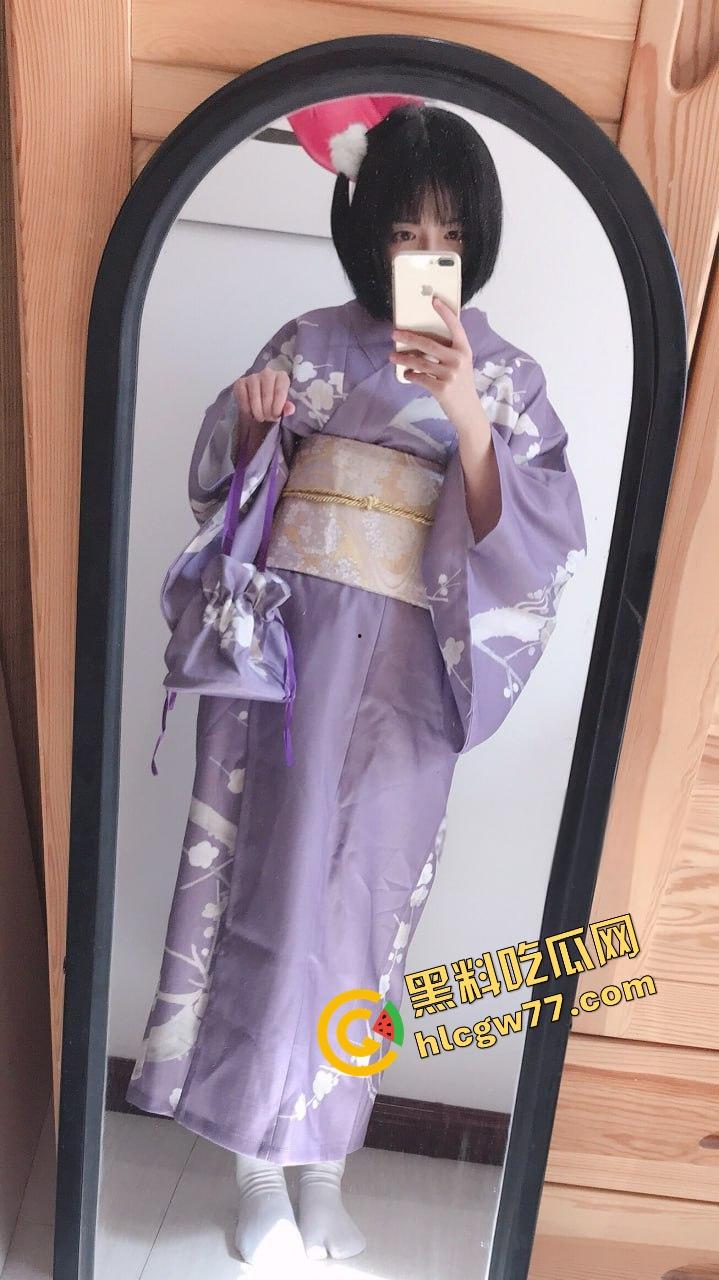 上海杨浦区美甲店女老板『南冯玥』穿日式和服拍骚照，白虎小骚逼真是极品中的极品，这老板娘谁不想操？-1