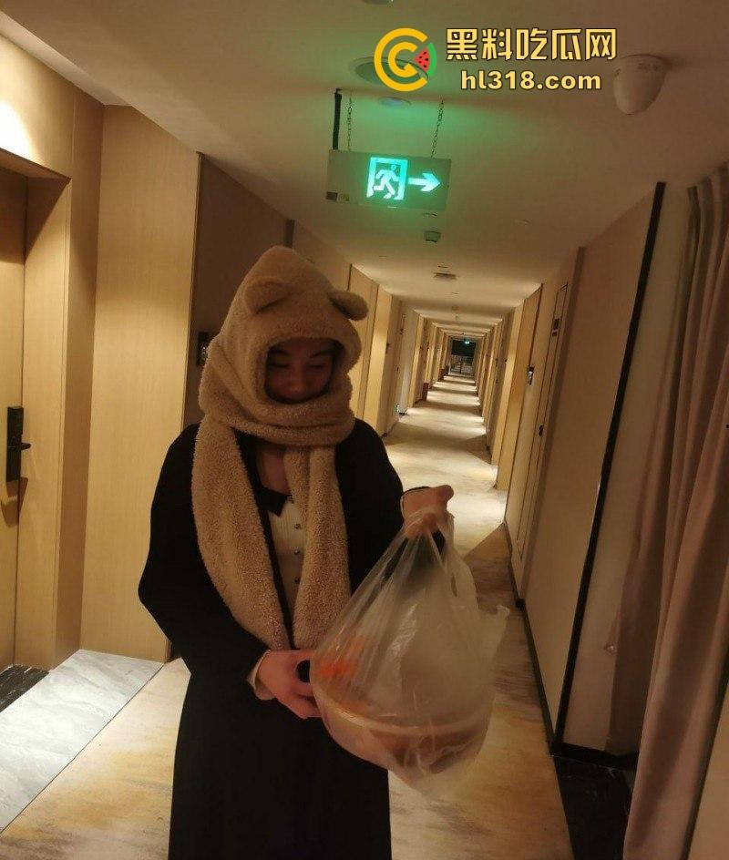 广州顶级母狗【李安娜】刚结婚就就饥渴难耐,瞒着老公四处约炮卖逼,炮友暴力打桩爽到失禁喷尿!-2