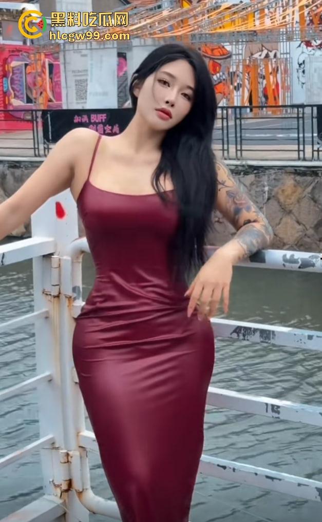 500万粉丝健身网红【宋昱欣】性爱抠逼视频流出，豪乳蜂腰翘臀第二弹，纹身实锤本人，健身是为了下海！-3