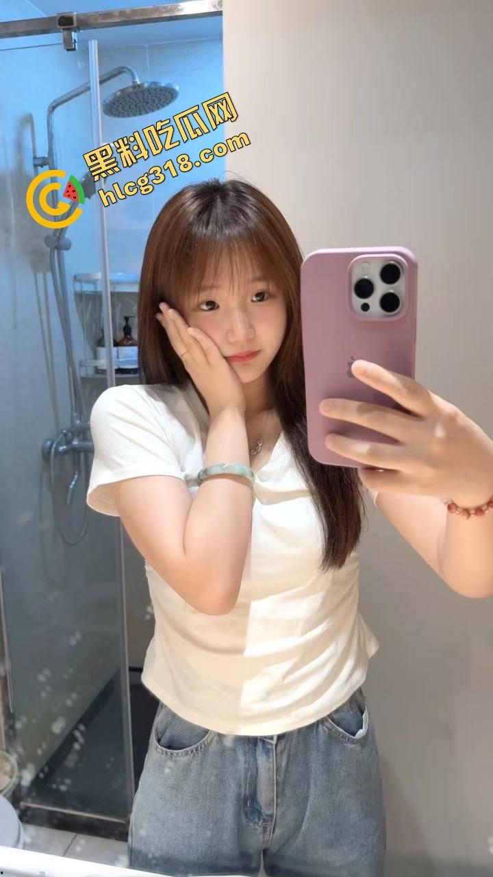 高中生妹妹作业写到迷糊，哥手一伸进去就摸到湿逼，按着按着她都不写了，屁股主动送上来就是干！-4