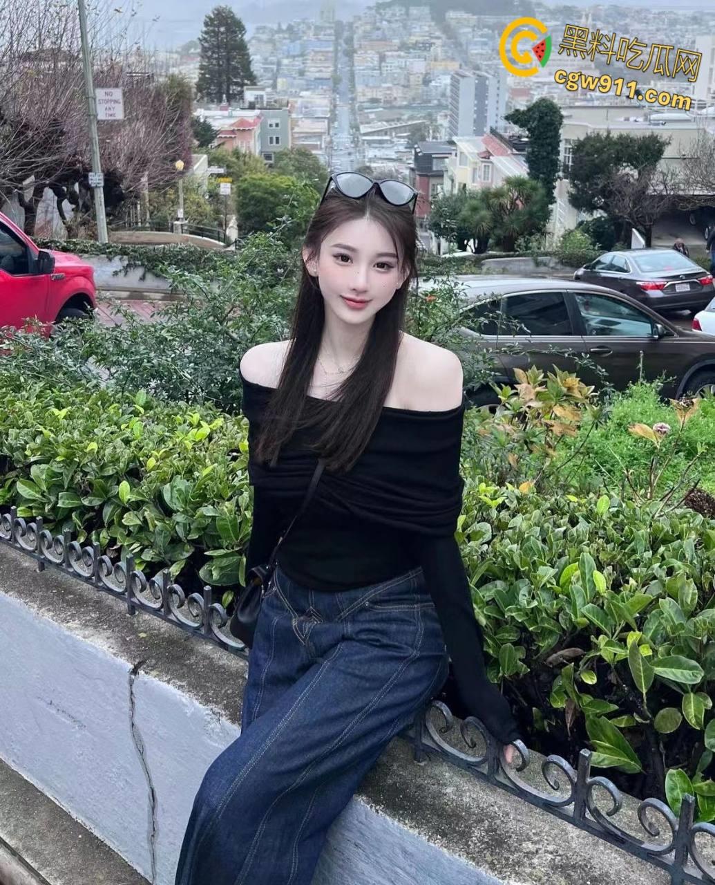 上海戏剧学院舞蹈生【宋雅倩】，一放假立马被男友拉去开房，超粉嫩白虎骑乘榨精，肏到求饶放过 ！-1