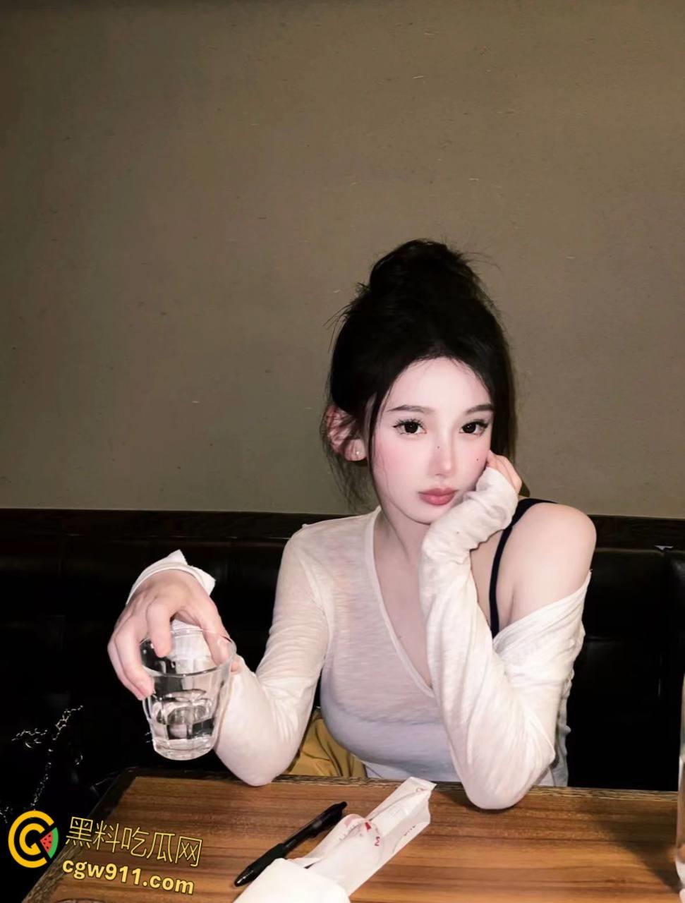 上海戏剧学院舞蹈生【宋雅倩】，一放假立马被男友拉去开房，超粉嫩白虎骑乘榨精，肏到求饶放过 ！-3