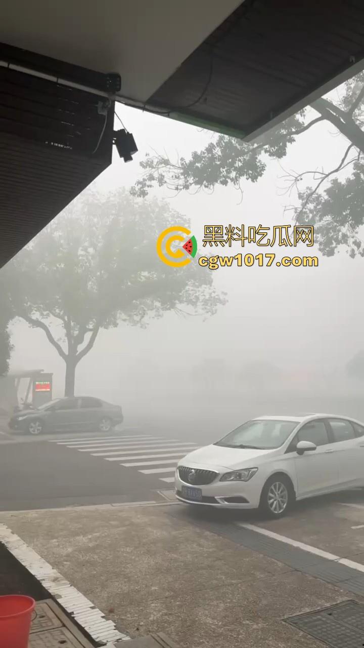 江苏无锡澄星磷化工厂发生大爆炸！疑似出现有毒气体，工厂周围被烟雾笼罩，极其像末日世界场景！-12