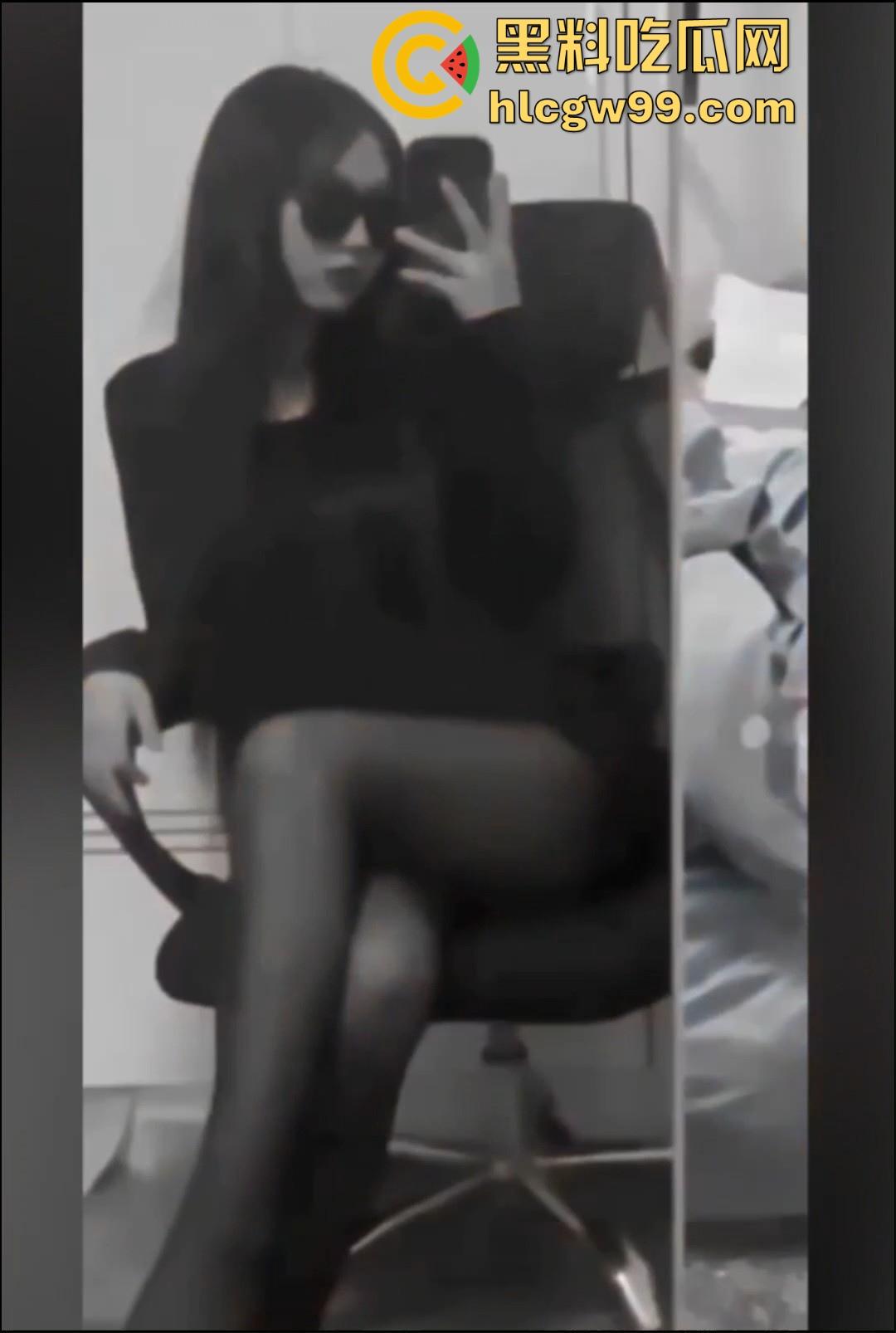 云南楚雄00后超嫩反差妹【李华美】多个快手抖音账号，极品身材颜值身体嫩的出水，性爱视频照片爆光流出。-9