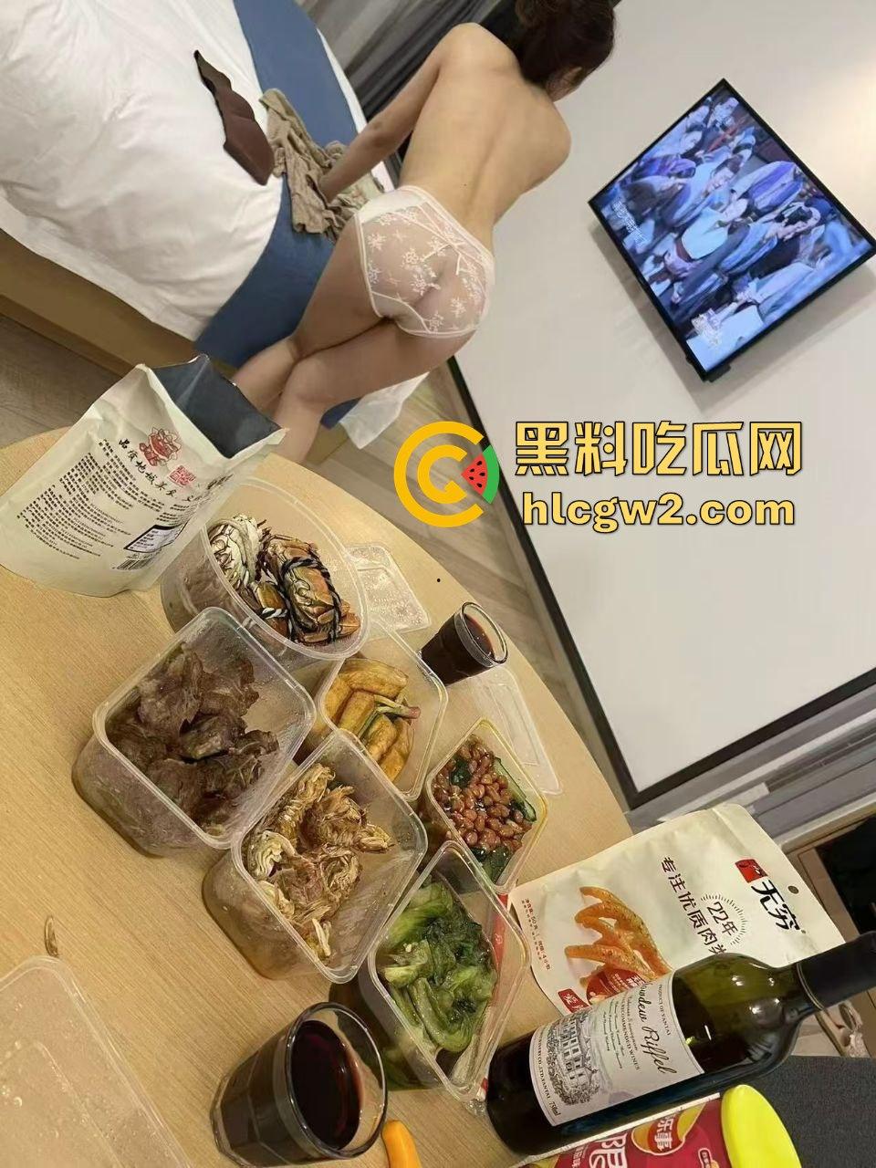 南通张芝山服装店老板娘『果小姐』一边被包养一边卖,金主包养被带绿帽子怒曝实锤,不雅视频全网疯传!-8