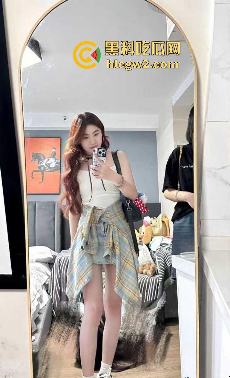 安徽亳州职院05年小母狗骚货『倪书函』露逼照疯传  拍全裸骚照把骚穴拍成艺术品  骚穴直接摆给你看！-9